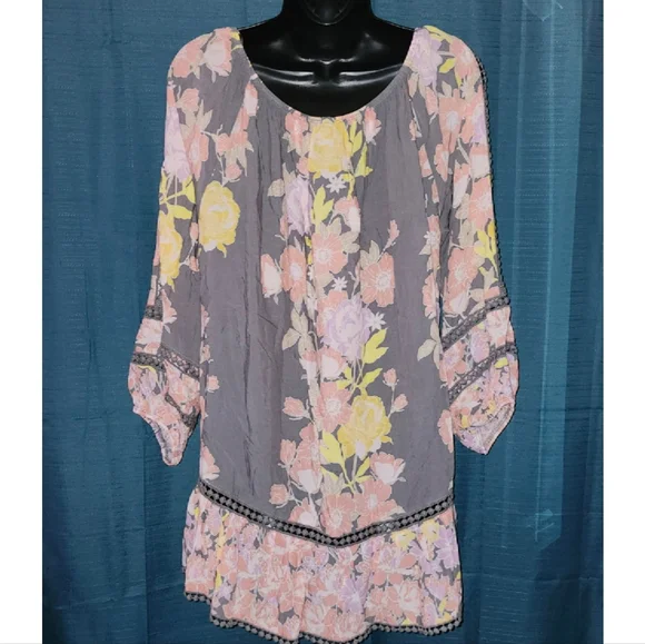 Fever | Gray and Pink Floral Blouse - Picture 2 of 4